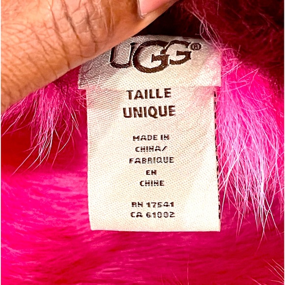 NWOT . . .  Ugg Australia City Ombré Infinity Scarf - Picture 4 of 5